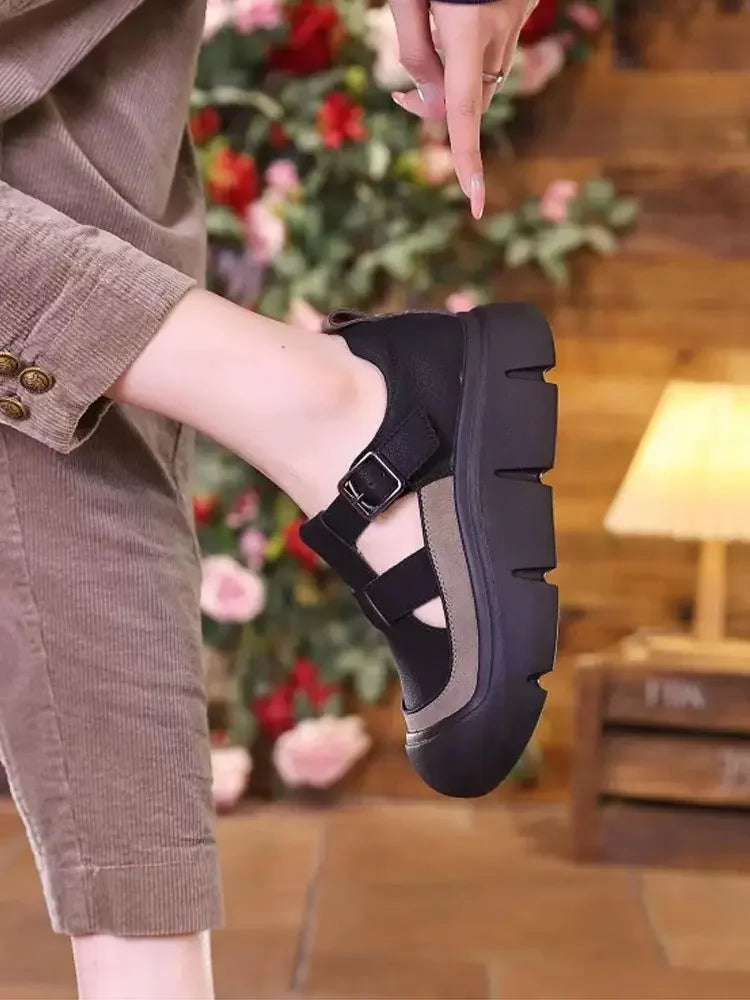 BEAR     Fashionable shoes that make you look stylish everywhere.”